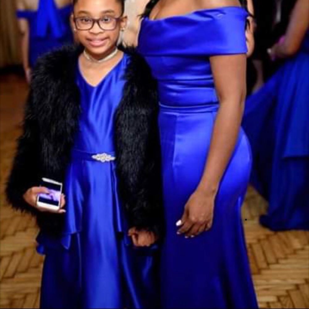 Children’s dress size 10-12 and women’s  size 6